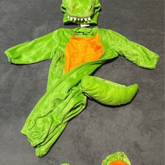 New Baby Green Dinosaur Halloween Costume (Size: 6-12 Months) - Picture 4 of 8
